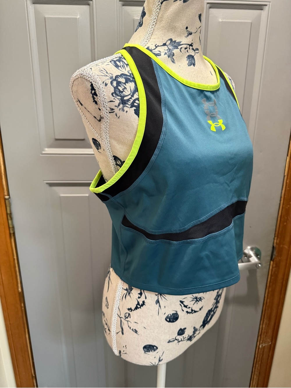 Under Armour Teal Crop Sports Tank with Neon Yellow Trim (XL)